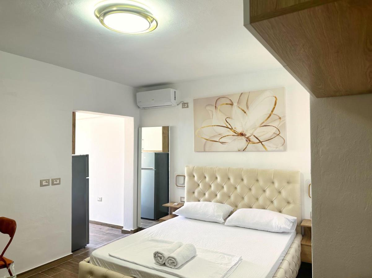 K&T Boulevard Studio Saranda Buitenkant foto