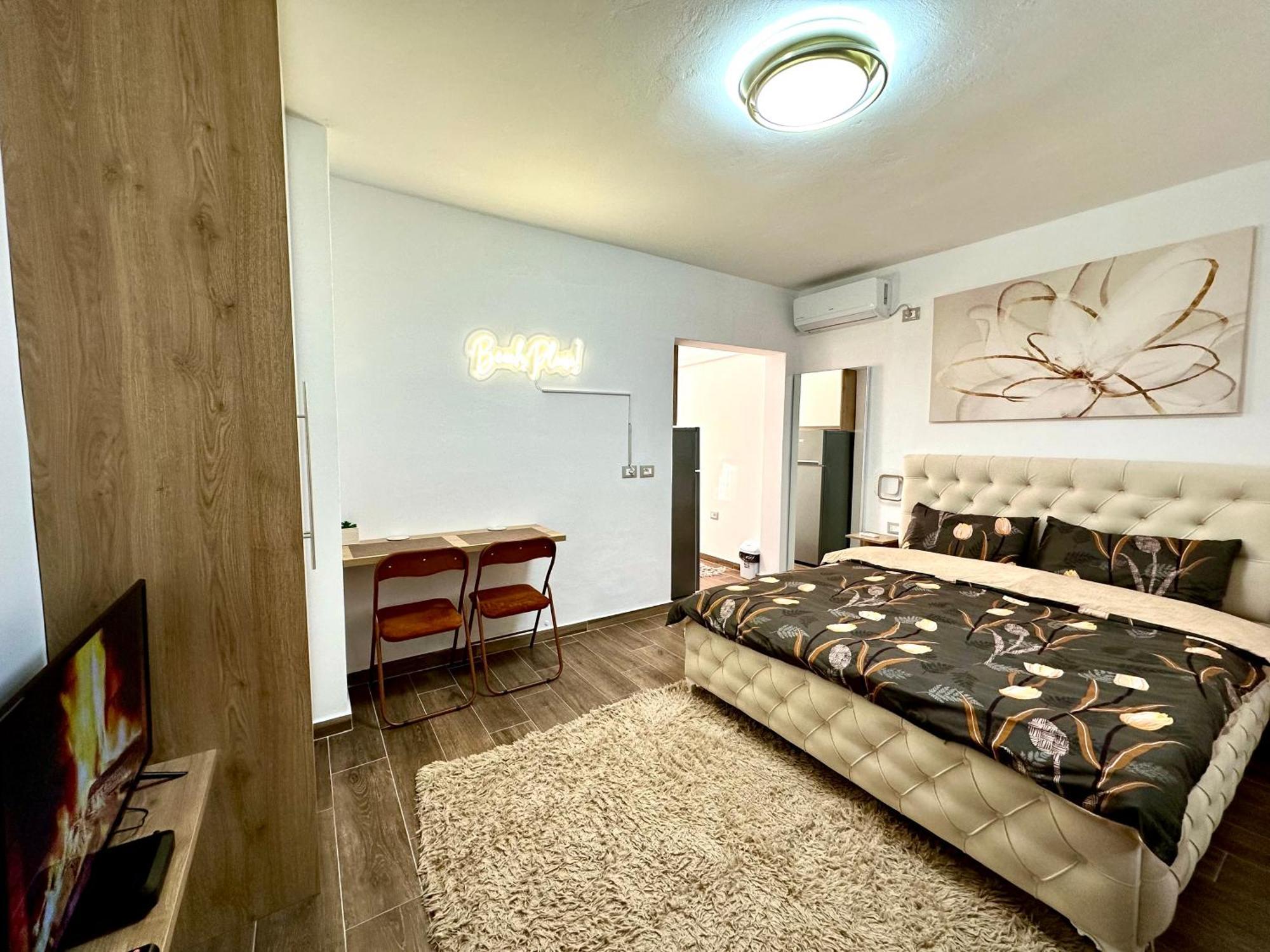 K&T Boulevard Studio Saranda Buitenkant foto