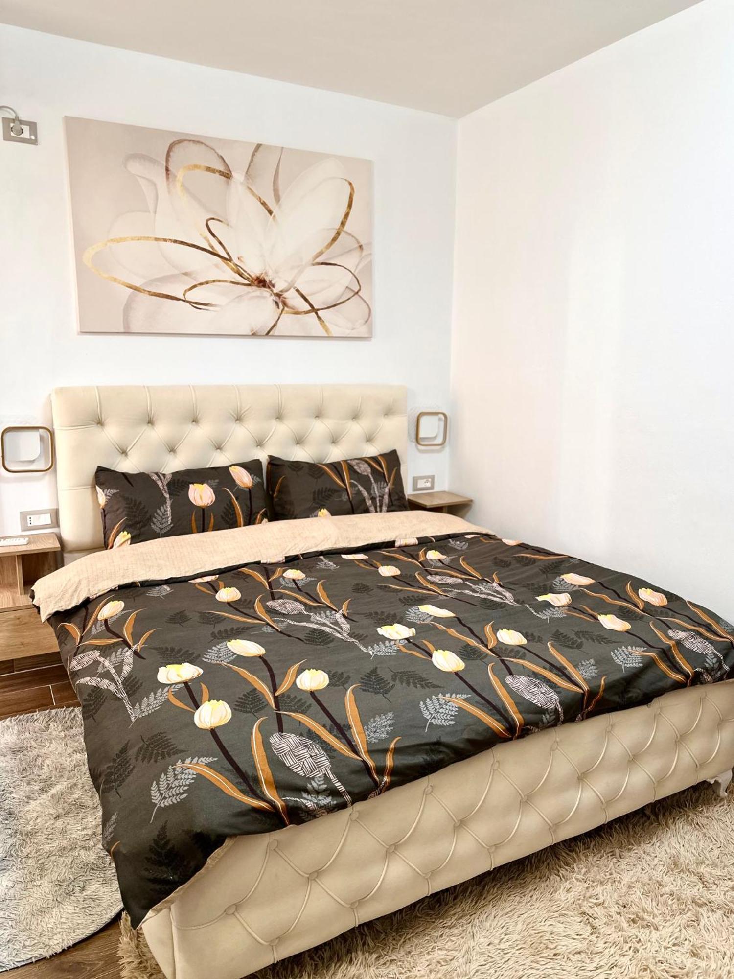 K&T Boulevard Studio Saranda Buitenkant foto