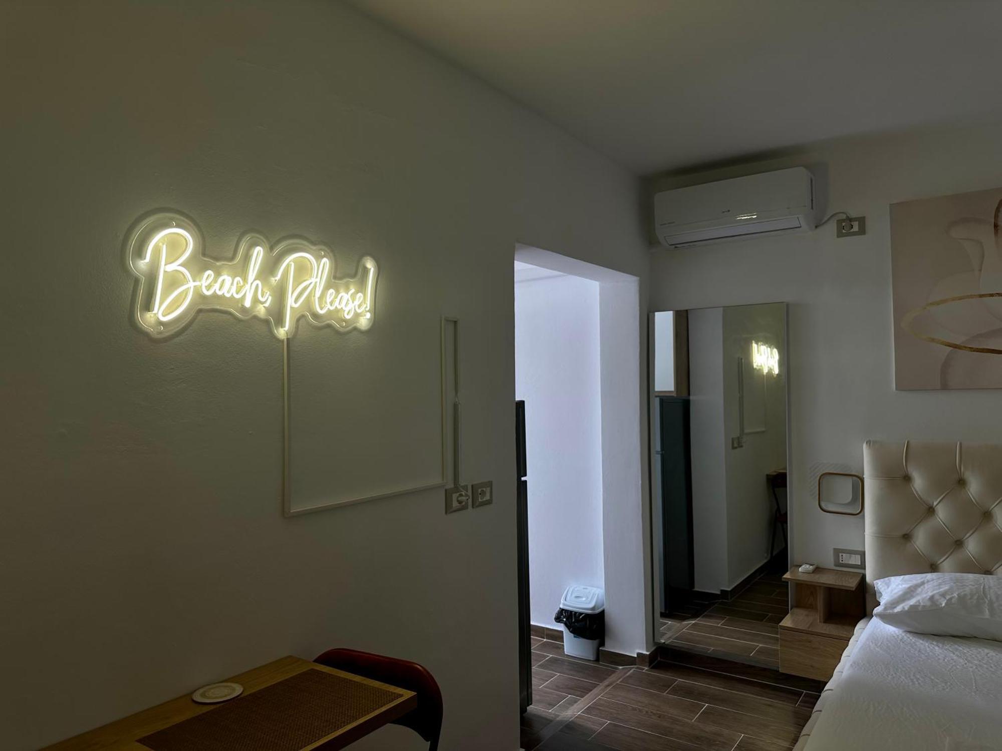 K&T Boulevard Studio Saranda Buitenkant foto